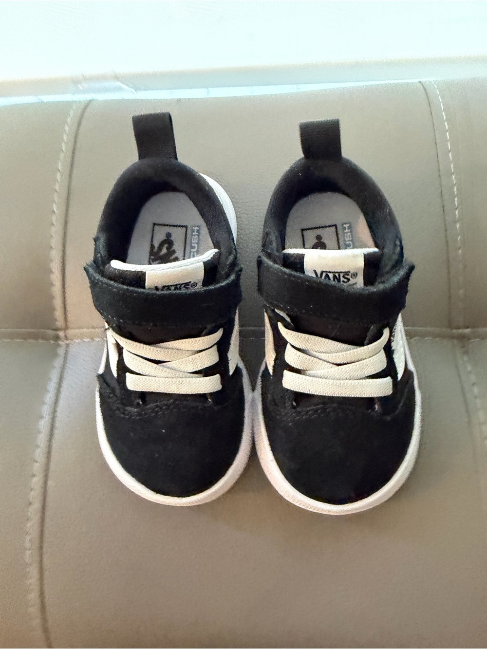 Vans Kids Ultrarange Black and White Low-Top Sneakers